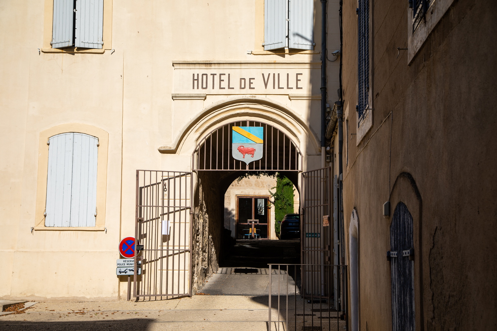mairie-la-tour-d-aigues
