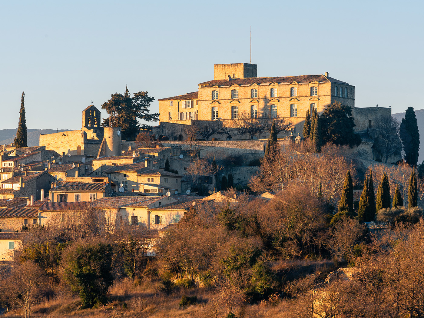 vue-château-ansouis-village